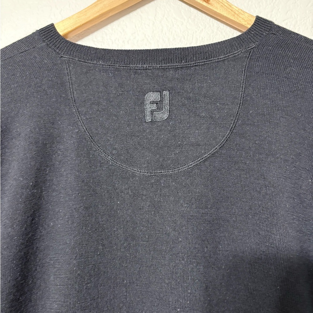 Men’s FootJoy Elegant Soft Wool Black V-Neck Golf Sweater. L